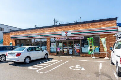 コンビニ　セブンイレブン札幌八軒8条店（コンビニ）まで250m