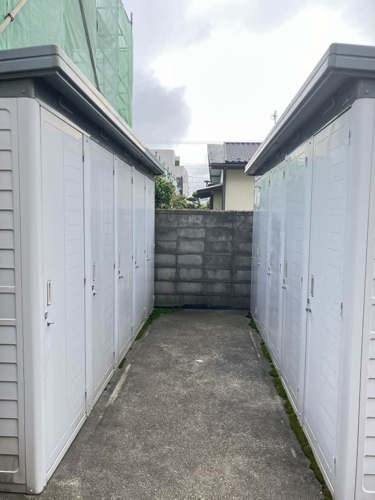 建物外観　ストッカー