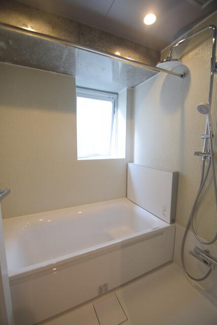 バス・シャワールーム　写真は類似タイプ