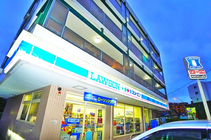 コンビニ　ローソン+スリーエフ（コンビニ）まで582m