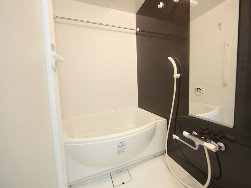 バス・シャワールーム　バスルーム（追い焚き浴室暖房乾燥機能付）