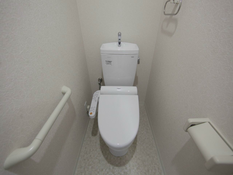 トイレ　洋式トイレ（温水洗浄便座付）