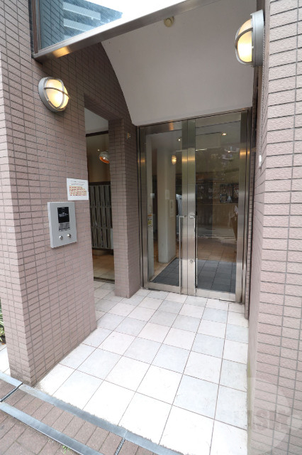 エントランス　オートロック付きで安心です