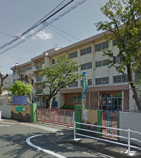 小学校　北九州市立足立小学校（小学校）まで500m