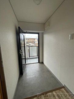 玄関　リビング/居室