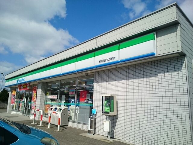 コンビニ　ファミリーマート県立大学前店（コンビニ）まで290m