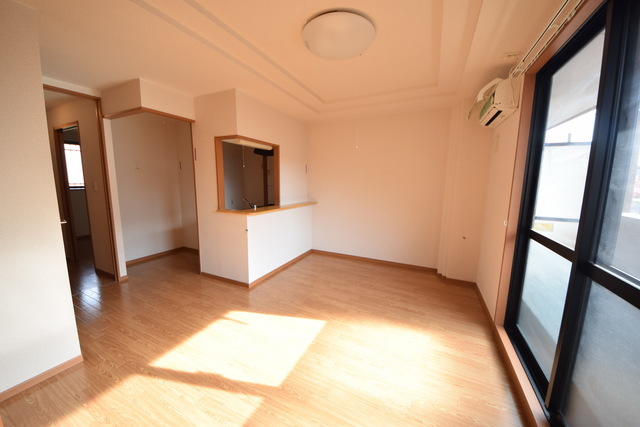 居室・リビング　日の当たるリビング