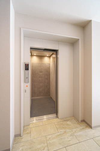 建物外観　共用エレベーター