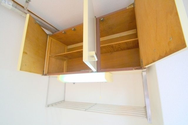 収納　キッチン上部