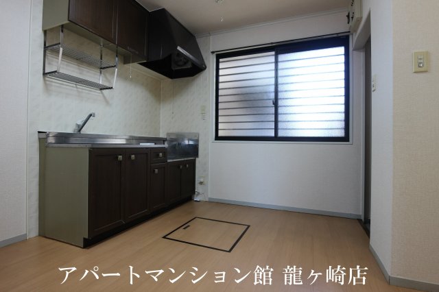 居室・リビング　※掲載写真は同間取り103号室の写真を使用