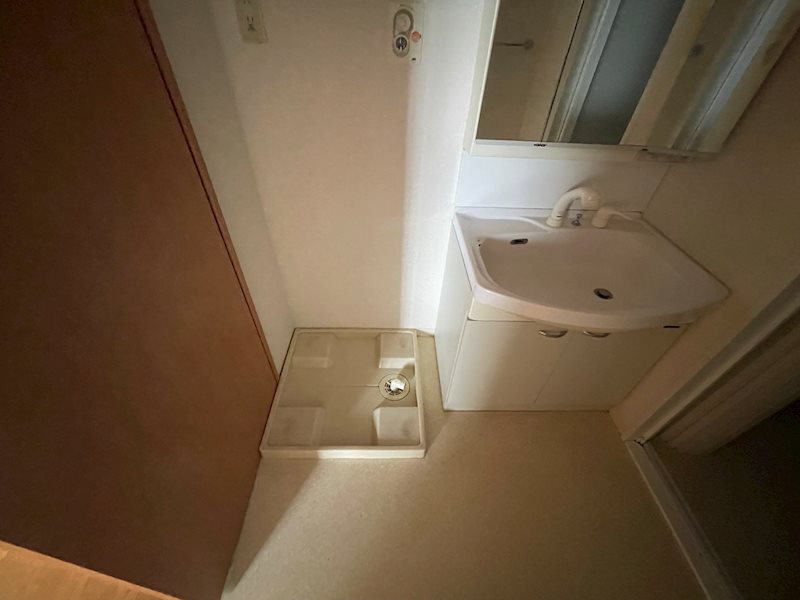 洗面設備　同建物、他号室写真参照