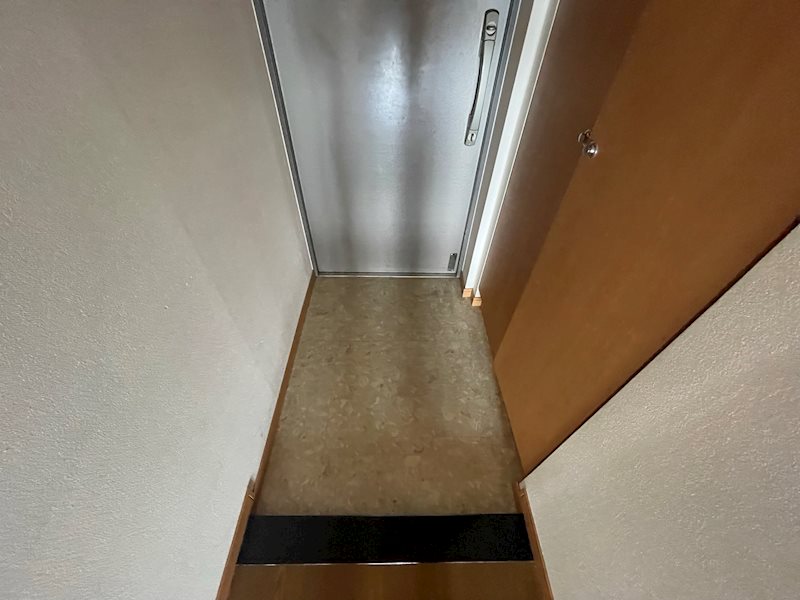 玄関　同建物、他号室写真参照