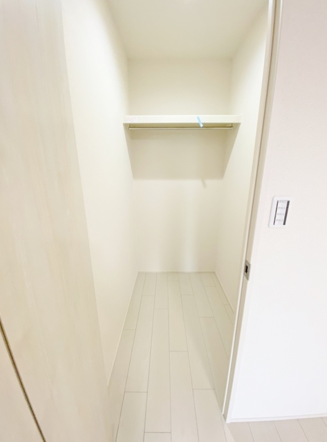 収納　奥行きのあるウォークインクローゼット