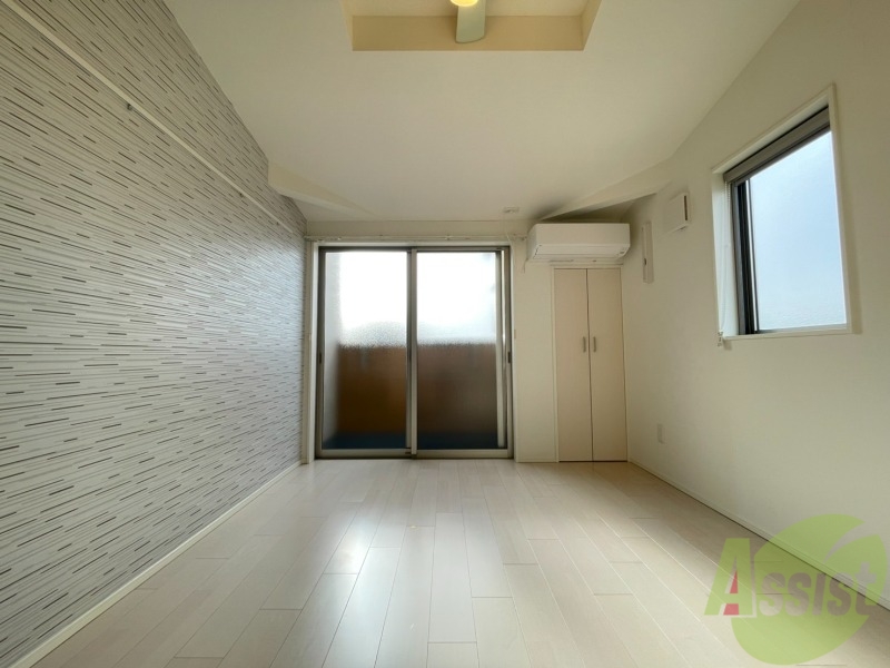 居室・リビング　こちらは洋室になります。奥行きも感じられますね。