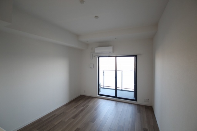 居室・リビング　写真は別号室のものです。