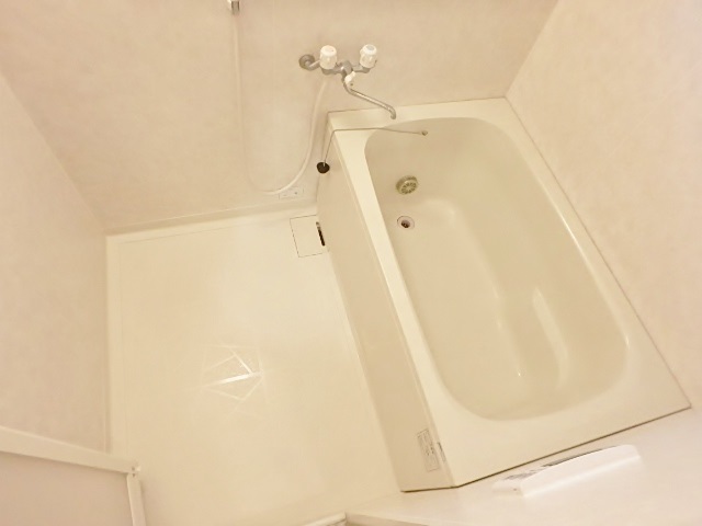 バス・シャワールーム　別号室の参考写真になります。