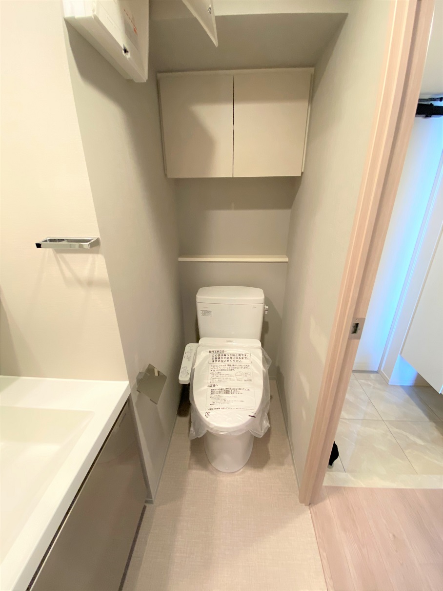 トイレ　同タイプ13Fの室内写真（参考写真）になります。