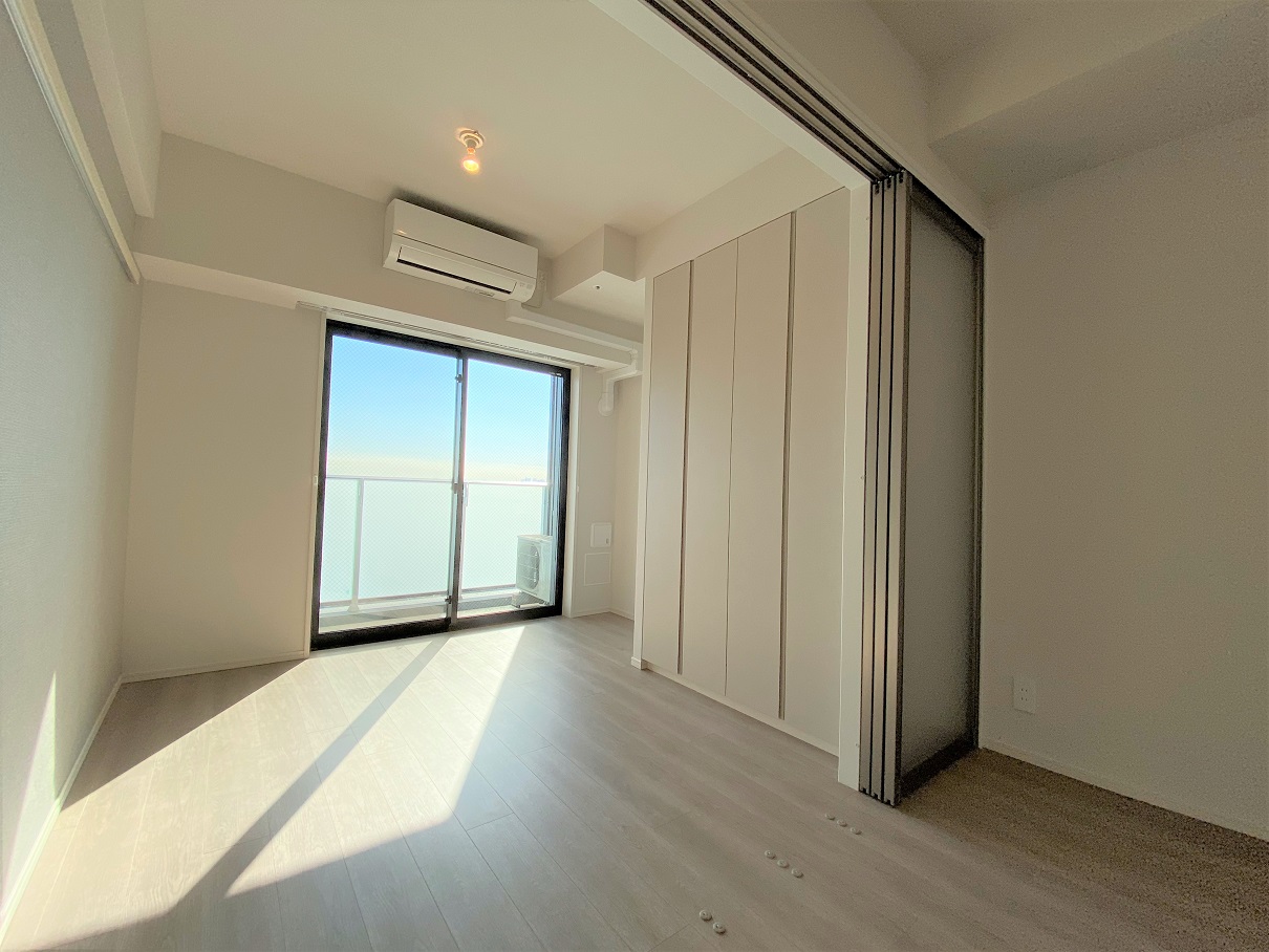 居室・リビング　同タイプ13Fの室内写真（参考写真）になります。