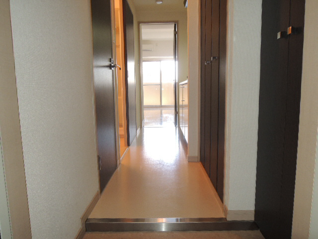 玄関　収納もある玄関です