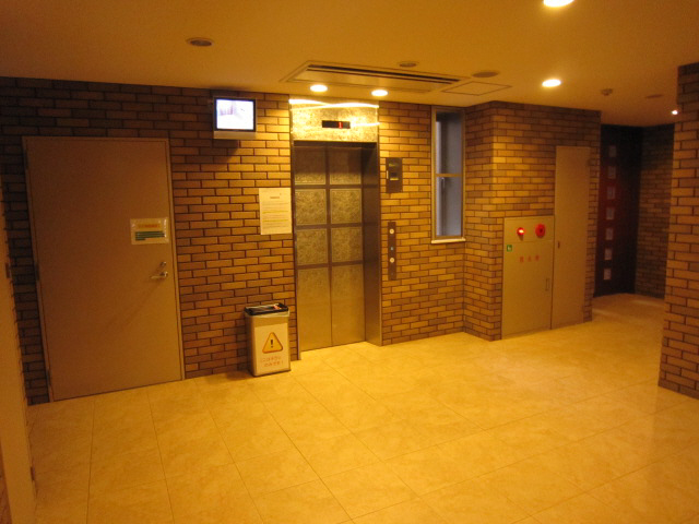 ロビー　エレベーター
