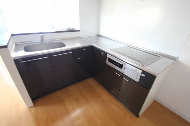 キッチン　Ｌ字のシステムキッチンです。