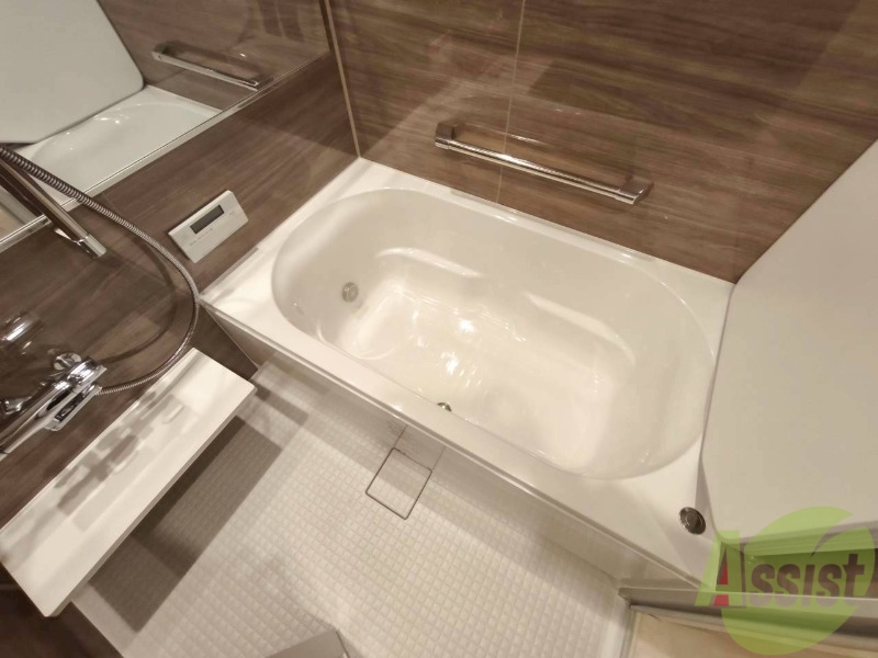 バス・シャワールーム　お風呂になります。一日の疲れを癒してくださいね。