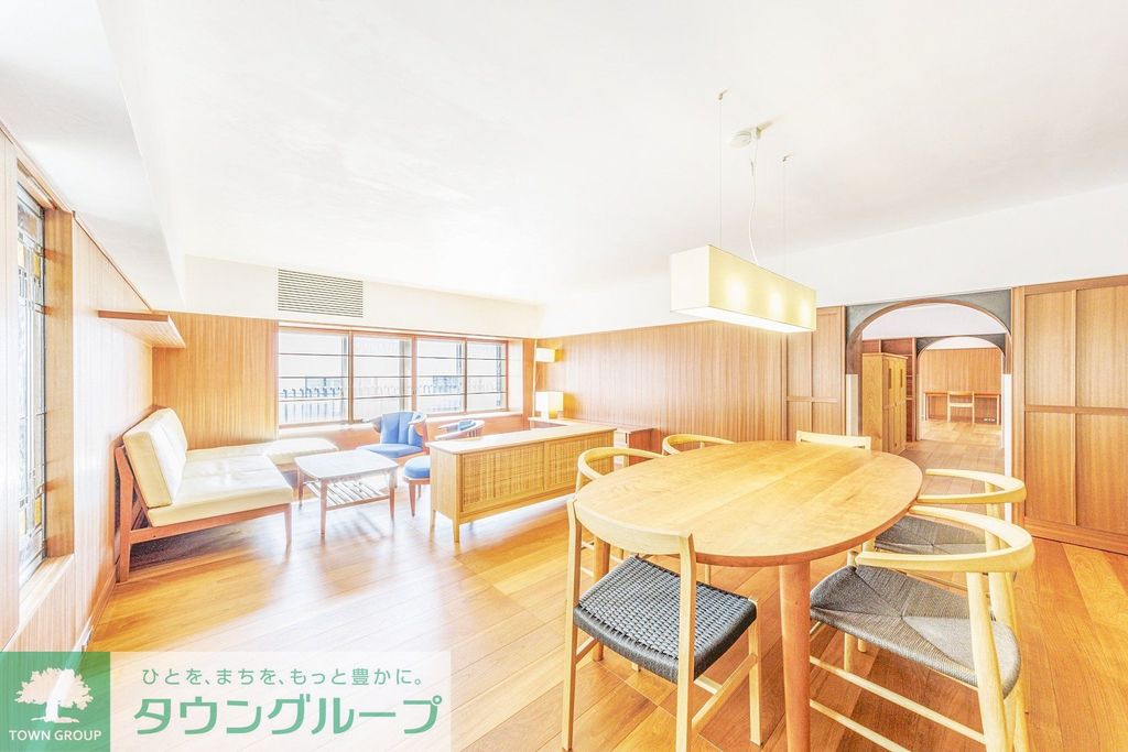 居室・リビング　家具付きでの引渡しとなります（撤去応相談）