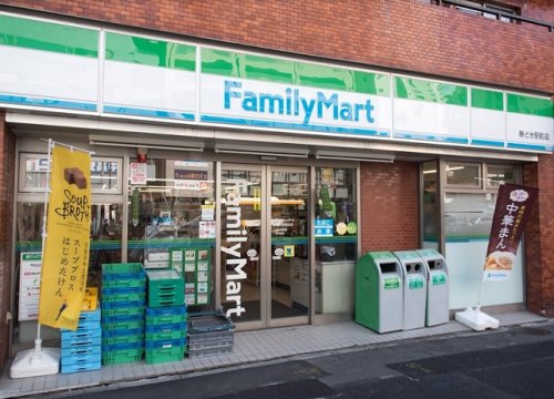 コンビニ　ファミリーマート 勝どき駅前店（コンビニ）まで23m