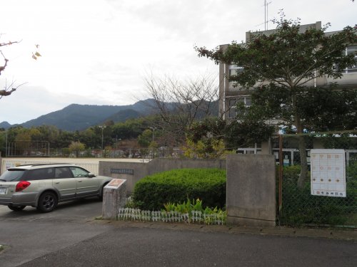小学校　日吉台小学校（小学校）まで1184m