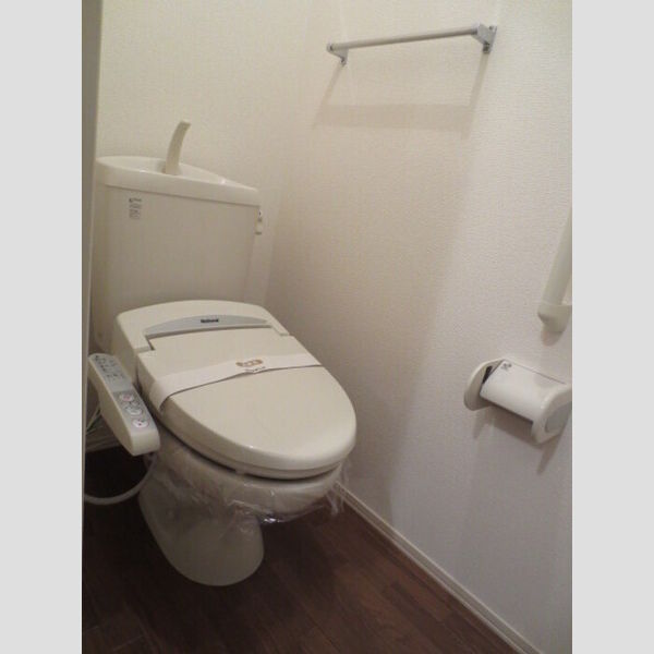 トイレ　温水洗浄便座です