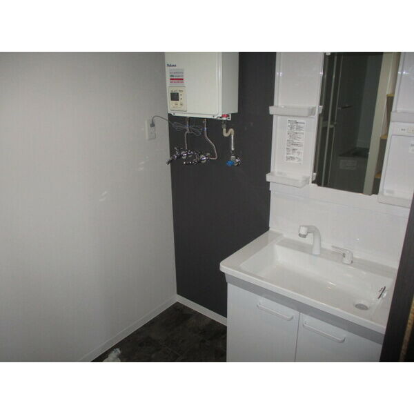 洗面設備　シャワードレッサー付きです！