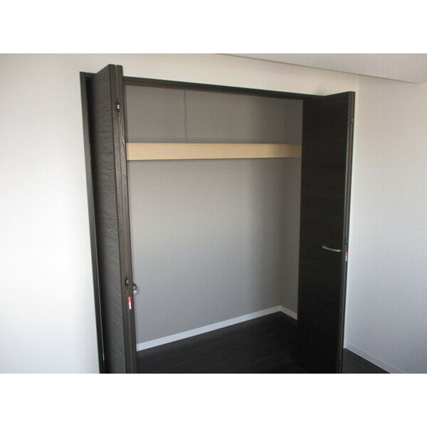 収納　壁一面の大型クローゼットです！