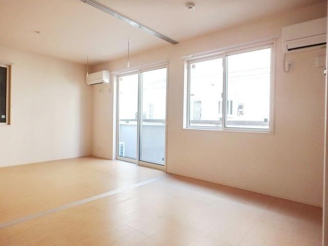 居室・リビング　★日当たりのいい洋室＆リビング★