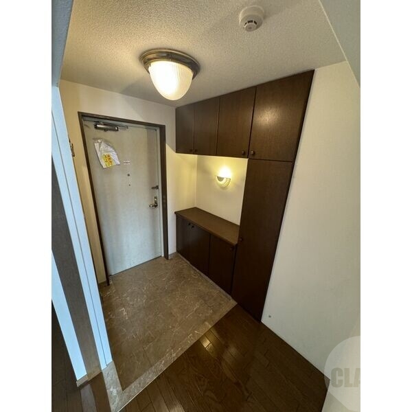 玄関　豊富なシューズボックスで玄関もスッキリ