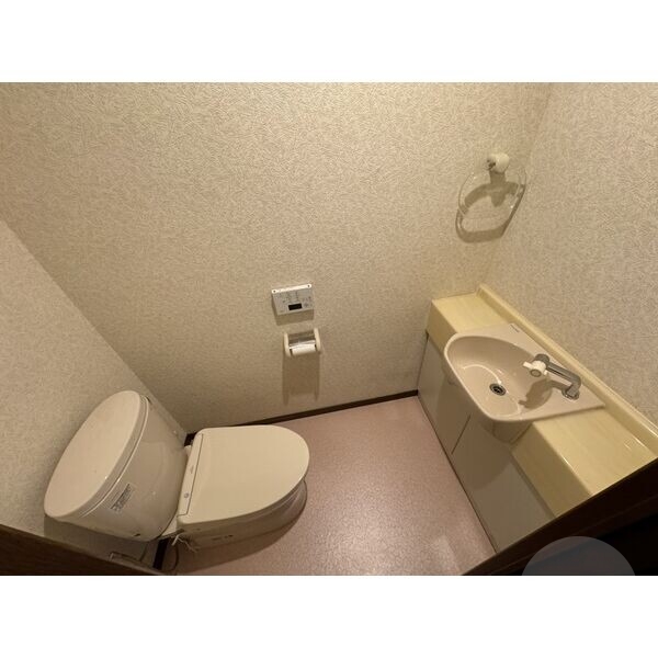 トイレ　綺麗な水回りです