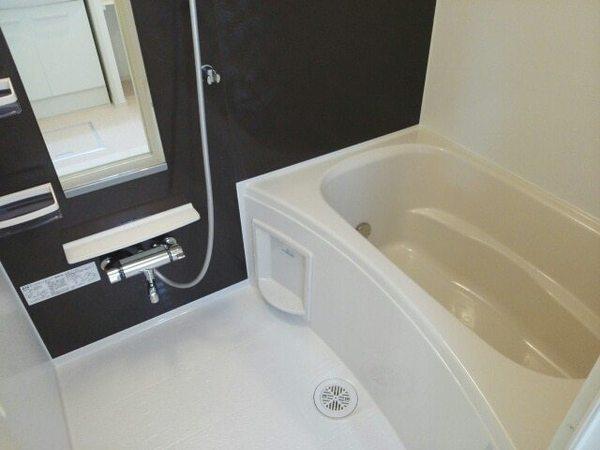 バス・シャワールーム　浴室乾燥機、追い焚き機能付きバス！