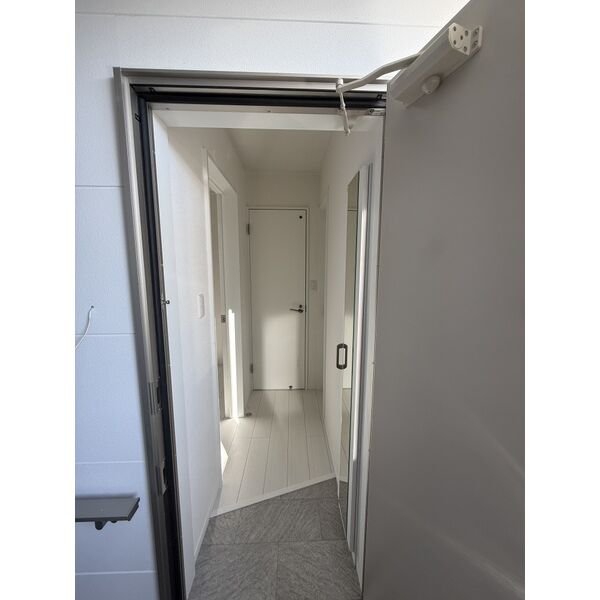 玄関　同シリーズ物件のモデルルームになります※現況優先