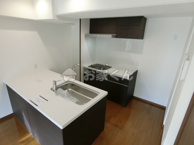 キッチン　システムキッチン（ガス3口グリル付き）