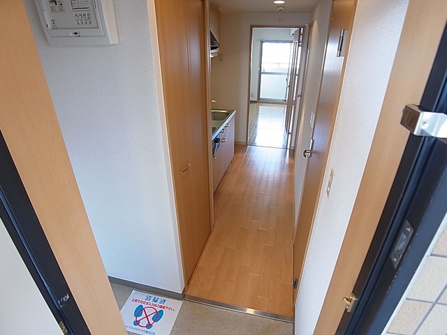 玄関　玄関も明るいですよ