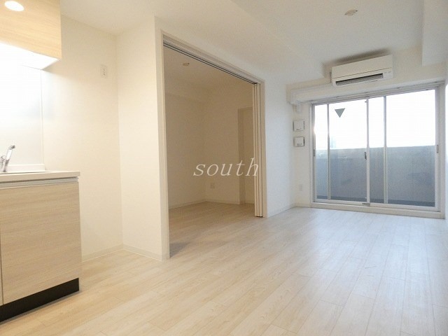 居室・リビング　洗練された清潔感漂う清楚な仕上がり