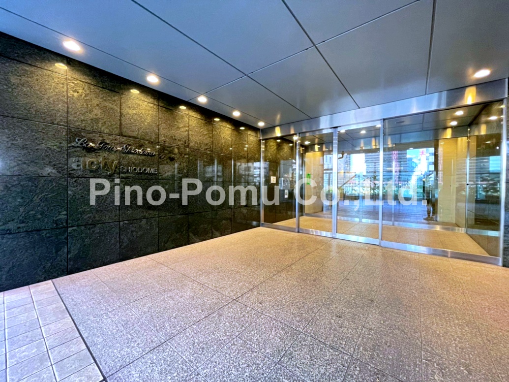 コンビニ　セブンイレブン港区海岸1丁目店（コンビニ）まで245m