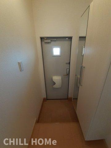 玄関　当社、チルホームのHPもご覧ください(^^)/物件情報多数♪