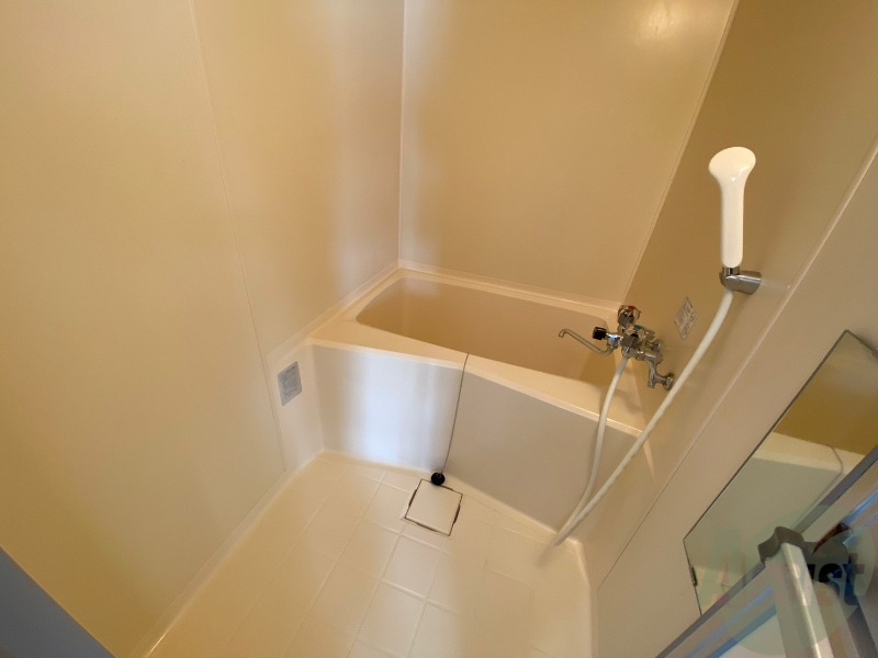 バス・シャワールーム　お風呂になります。一日の疲れを癒してくださいね。