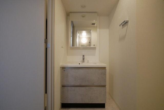 洗面設備　使いやすい独立洗面台です