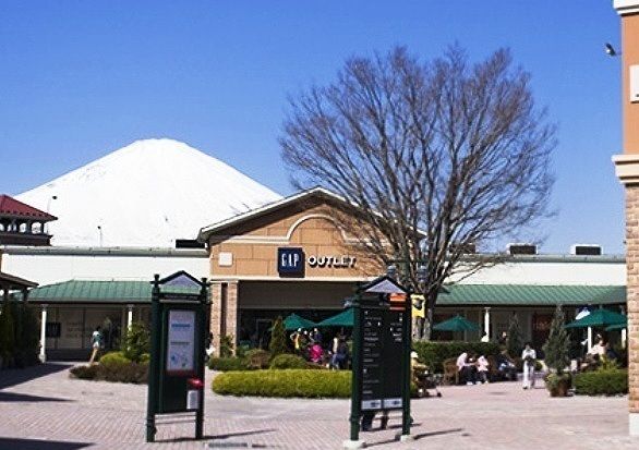 ショッピングセンター　御殿場プレミアムアウトレット（ショッピングセンター）まで2000m