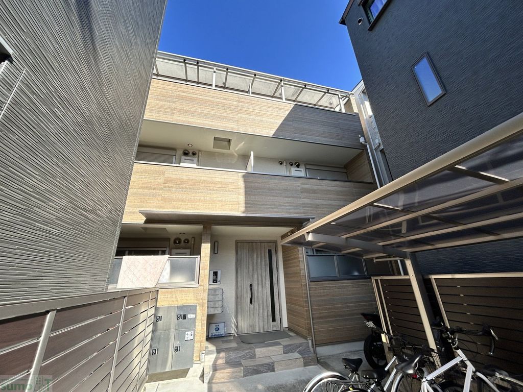 建物外観　駐車場