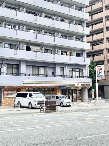 コンビニ　セブンイレブン博多美野島２丁目（コンビニ）まで19m