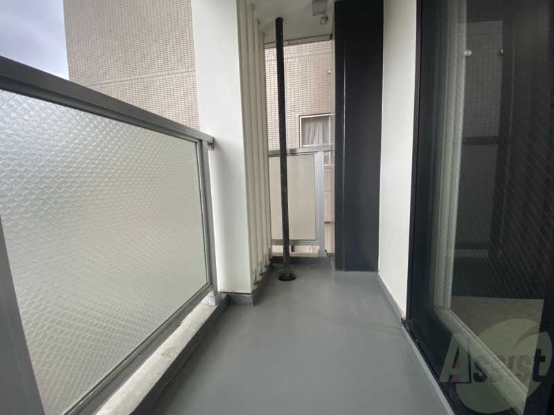 バルコニー　バルコニーは幅があり、広い印象を受けました。