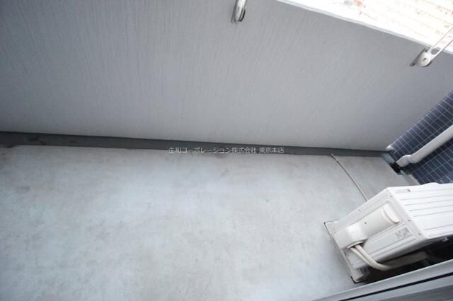 バルコニー　開放的で明るい空間を演出してくれるバルコニーです