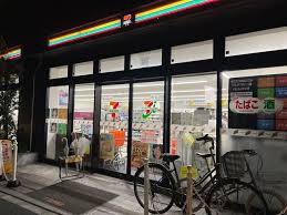 コンビニ　セブンイレブン新宿早稲田高校前店（コンビニ）まで68m